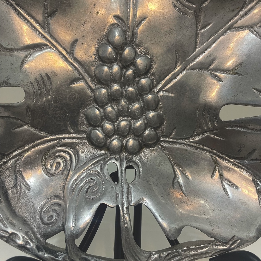Vintage Pewter Grape Leaf Serving Dish 10.5”X13”X1.5” - Picture 3 of 6